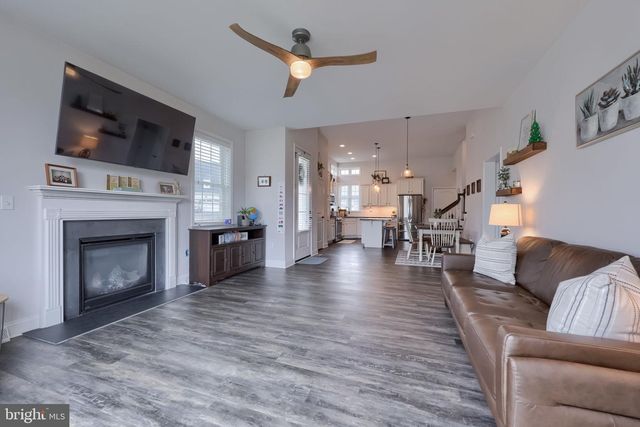 221 SAWGRASS DR, Millersville, PA 17551