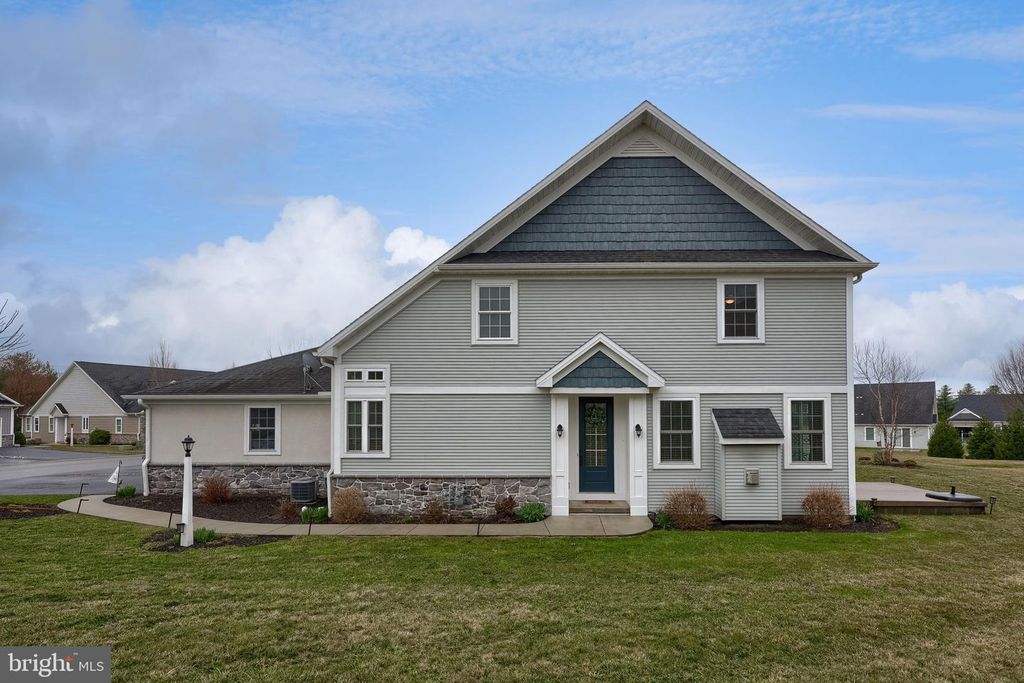 221 SAWGRASS DR, Millersville, PA 17551