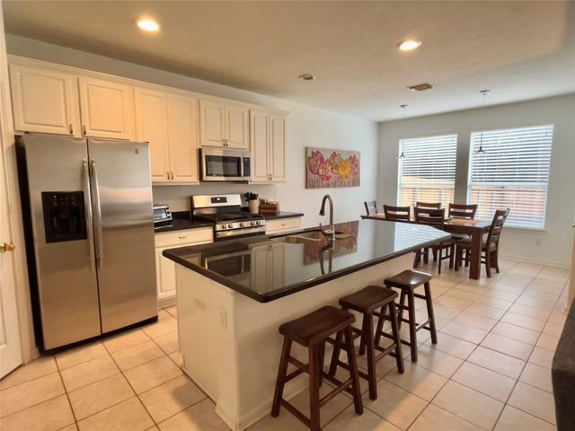 2 Stone Arrow Place, The Woodlands, TX 77382
