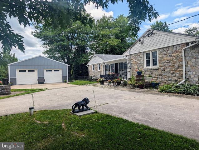 438 FOREST LN, Shoemakersville, PA 19555