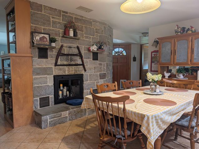 438 FOREST LN, Shoemakersville, PA 19555
