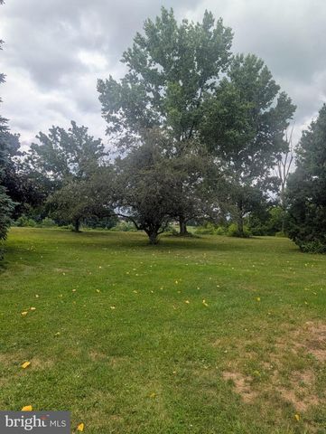 438 FOREST LN, Shoemakersville, PA 19555