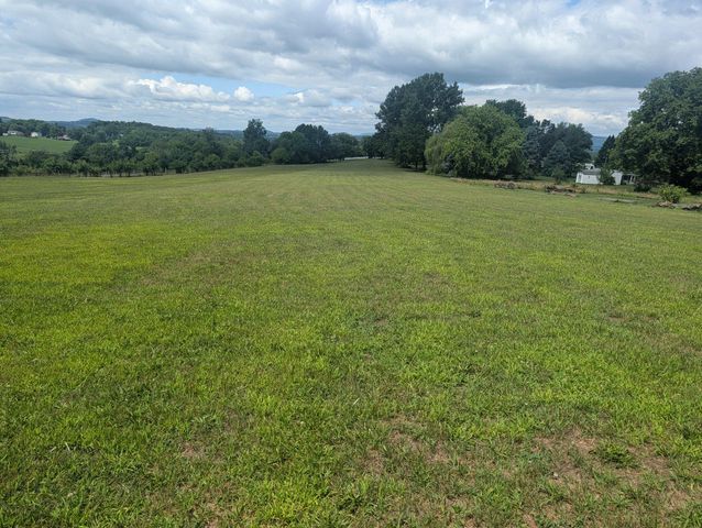 438 FOREST LN, Shoemakersville, PA 19555