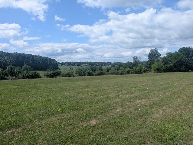 438 FOREST LN, Shoemakersville, PA 19555