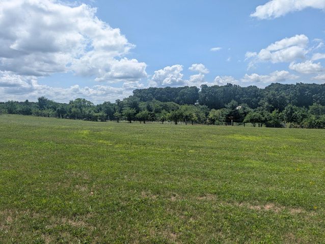 438 FOREST LN, Shoemakersville, PA 19555