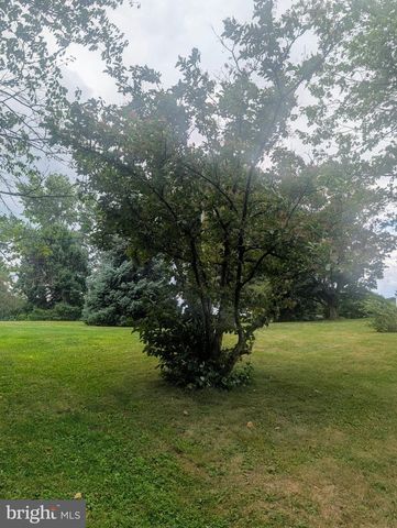 438 FOREST LN, Shoemakersville, PA 19555