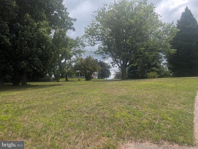 438 FOREST LN, Shoemakersville, PA 19555