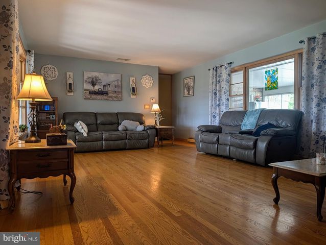 438 FOREST LN, Shoemakersville, PA 19555