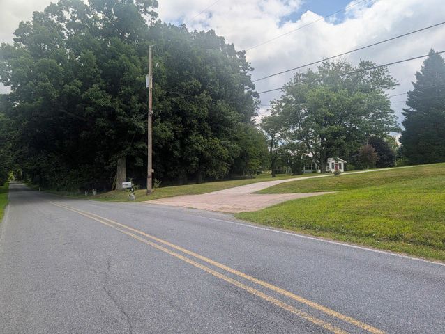 438 FOREST LN, Shoemakersville, PA 19555