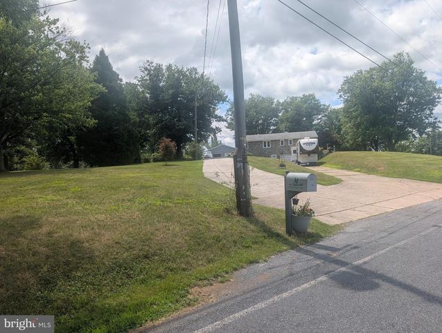 438 FOREST LN, Shoemakersville, PA 19555
