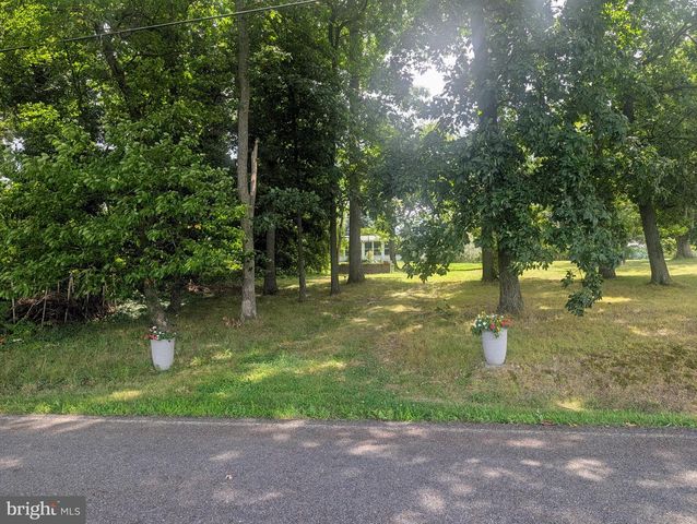 438 FOREST LN, Shoemakersville, PA 19555
