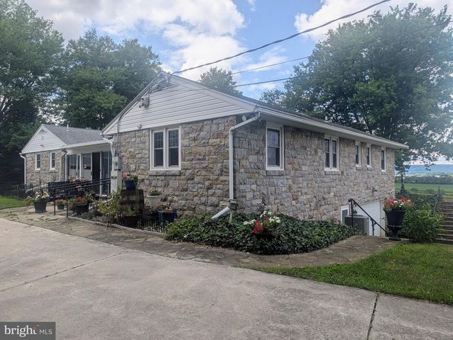438 FOREST LN, Shoemakersville, PA 19555