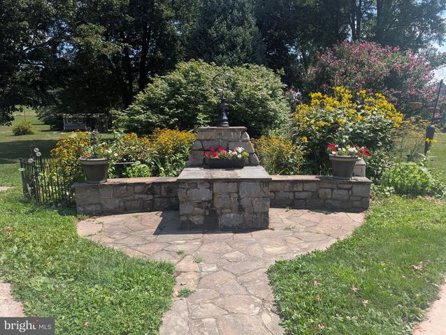 438 FOREST LN, Shoemakersville, PA 19555