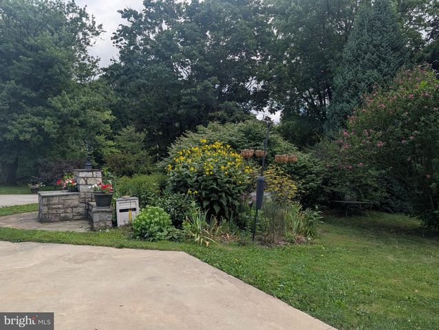 438 FOREST LN, Shoemakersville, PA 19555