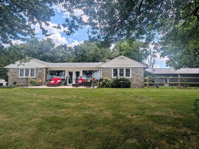 438 FOREST LN, Shoemakersville, PA 19555
