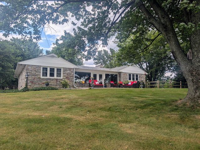 438 FOREST LN, Shoemakersville, PA 19555