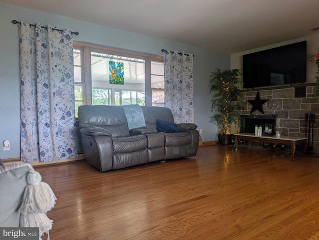 438 FOREST LN, Shoemakersville, PA 19555