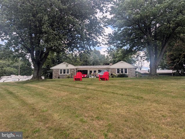 438 FOREST LN, Shoemakersville, PA 19555
