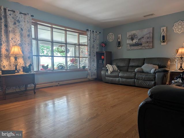 438 FOREST LN, Shoemakersville, PA 19555