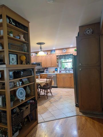 438 FOREST LN, Shoemakersville, PA 19555