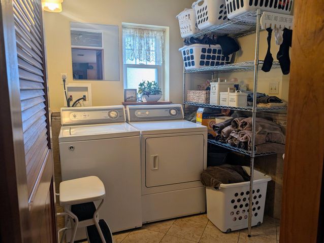 438 FOREST LN, Shoemakersville, PA 19555