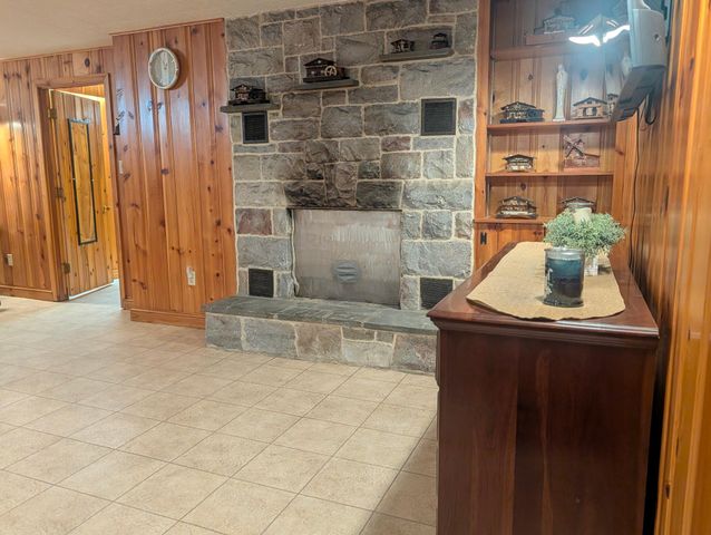 438 FOREST LN, Shoemakersville, PA 19555