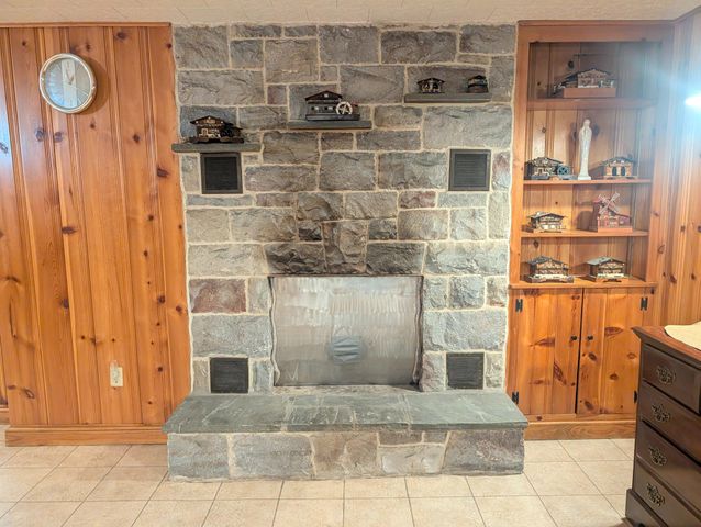 438 FOREST LN, Shoemakersville, PA 19555