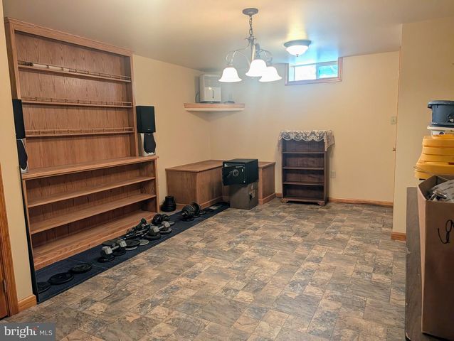 438 FOREST LN, Shoemakersville, PA 19555