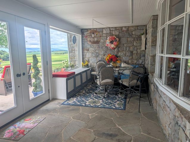438 FOREST LN, Shoemakersville, PA 19555