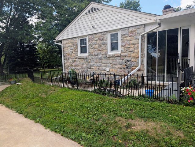438 FOREST LN, Shoemakersville, PA 19555