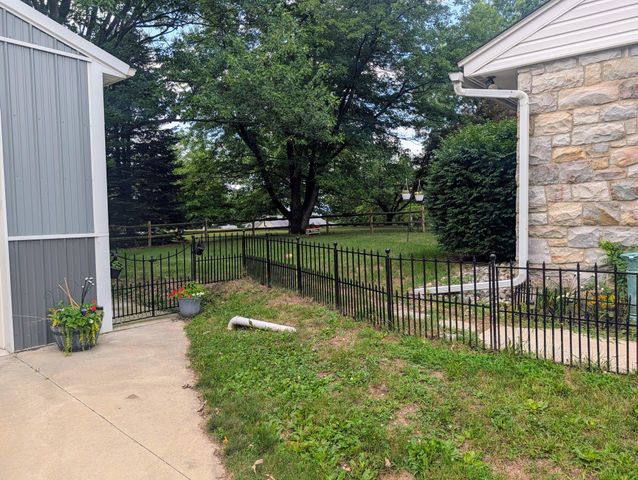 438 FOREST LN, Shoemakersville, PA 19555