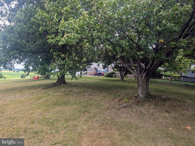 438 FOREST LN, Shoemakersville, PA 19555