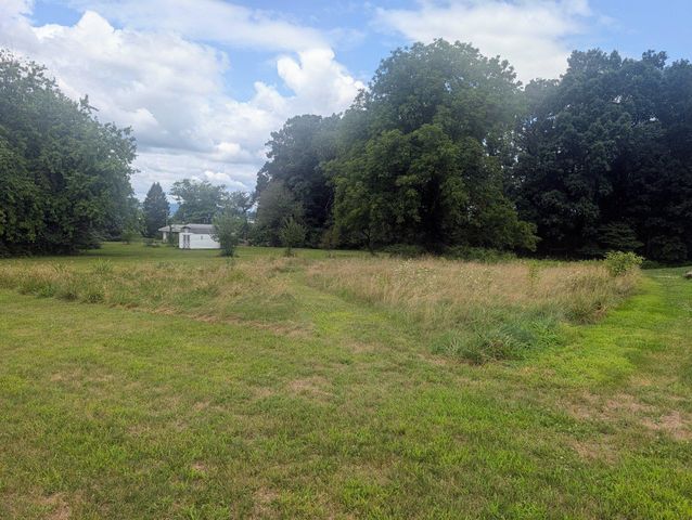 438 FOREST LN, Shoemakersville, PA 19555