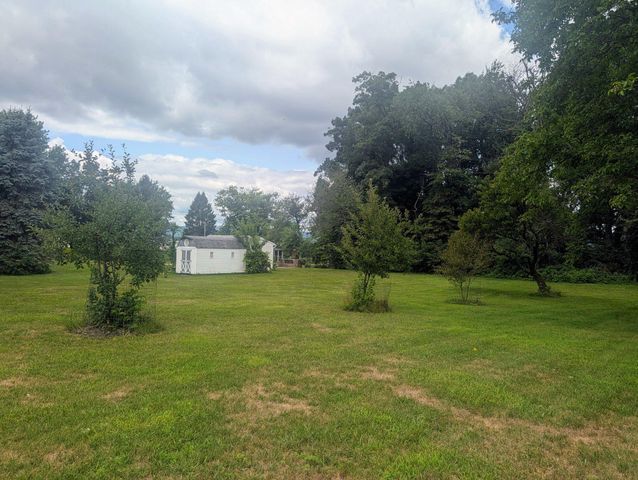 438 FOREST LN, Shoemakersville, PA 19555