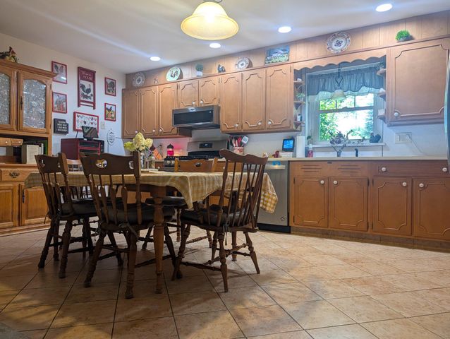 438 FOREST LN, Shoemakersville, PA 19555