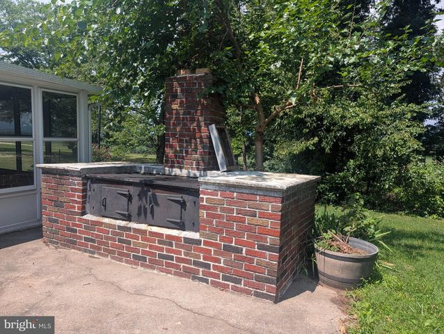 438 FOREST LN, Shoemakersville, PA 19555