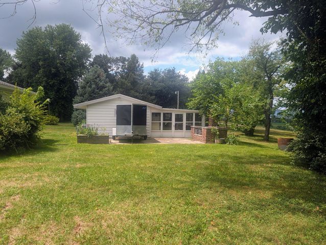 438 FOREST LN, Shoemakersville, PA 19555