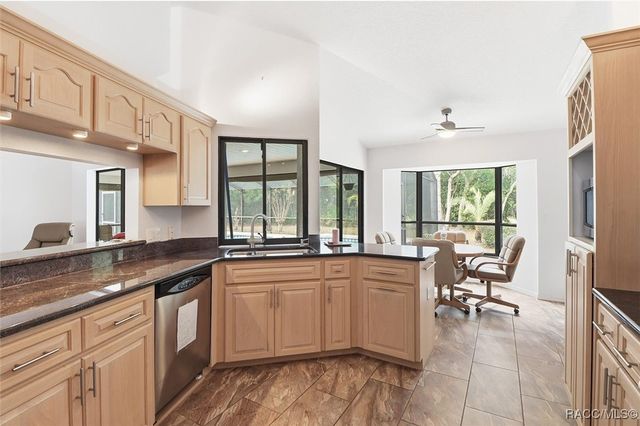 22 Mastic Court W, Homosassa, FL 34446