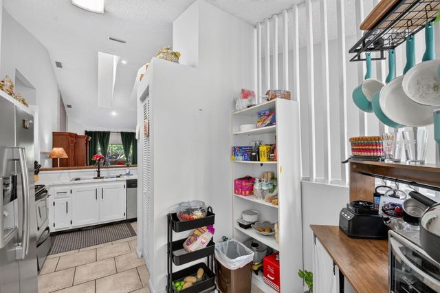 907 Harbour Pointe Way, Greenacres, FL 33413