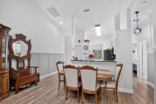 907 Harbour Pointe Way, Greenacres, FL 33413