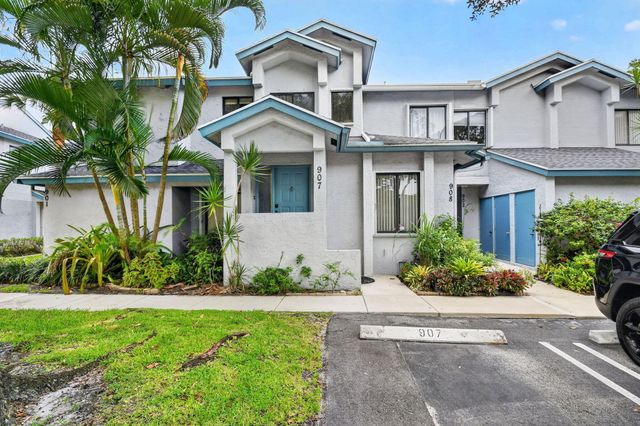 907 Harbour Pointe Way, Greenacres, FL 33413