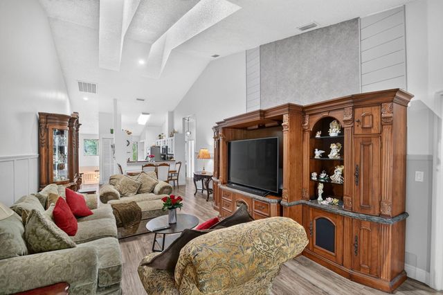 907 Harbour Pointe Way, Greenacres, FL 33413