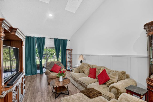 907 Harbour Pointe Way, Greenacres, FL 33413