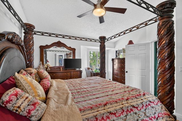907 Harbour Pointe Way, Greenacres, FL 33413