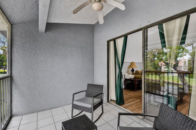 907 Harbour Pointe Way, Greenacres, FL 33413