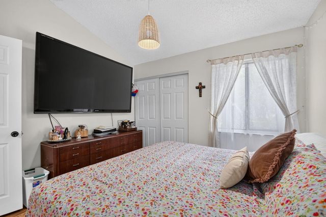 907 Harbour Pointe Way, Greenacres, FL 33413