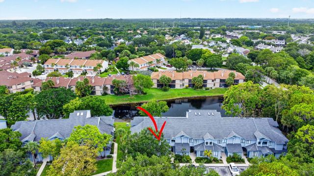 907 Harbour Pointe Way, Greenacres, FL 33413