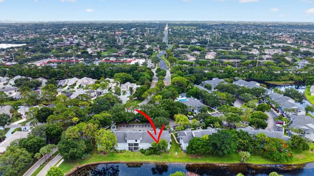 907 Harbour Pointe Way, Greenacres, FL 33413