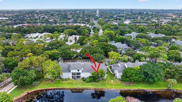 907 Harbour Pointe Way, Greenacres, FL 33413