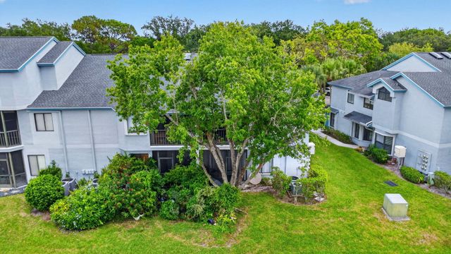 907 Harbour Pointe Way, Greenacres, FL 33413